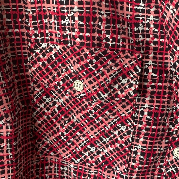 Pink patterned to0- button down - Picture 3 of 5